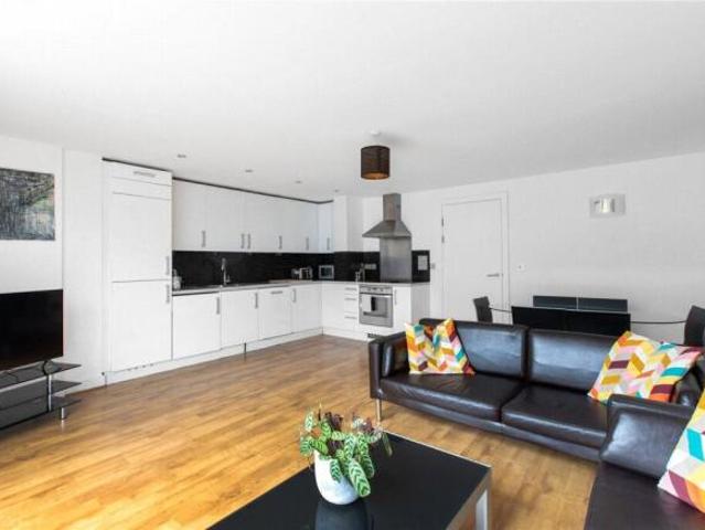 Apartment for rent in Cat Hill, England