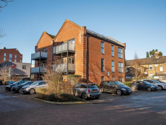Apartment for rent in Yiewsley