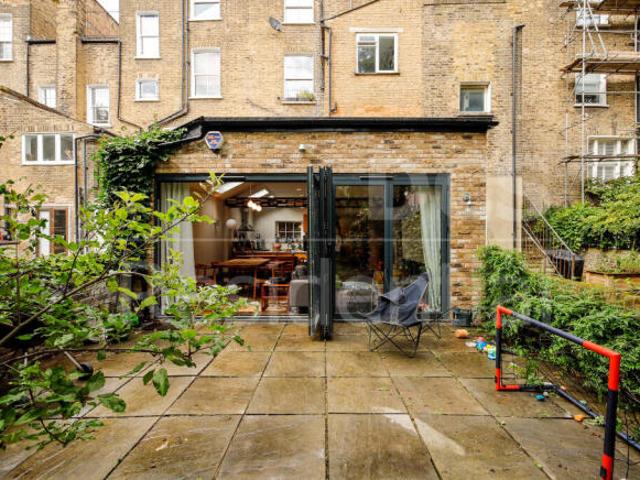 Apartment for rent in Highbury, Greater London