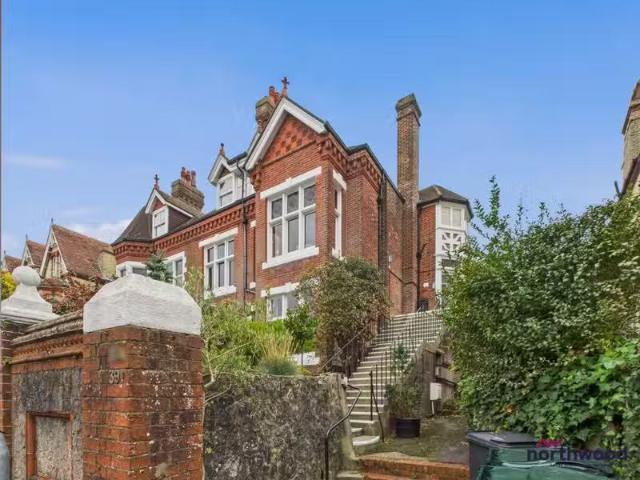 Apartment for rent in Willingdon, Cross In Hand