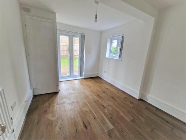 Apartment for rent in St Albans, Five Acres