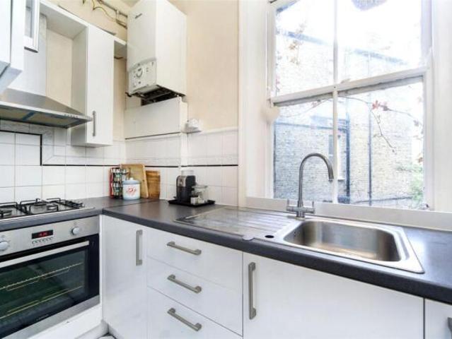 Apartment for rent in Cat Hill, England