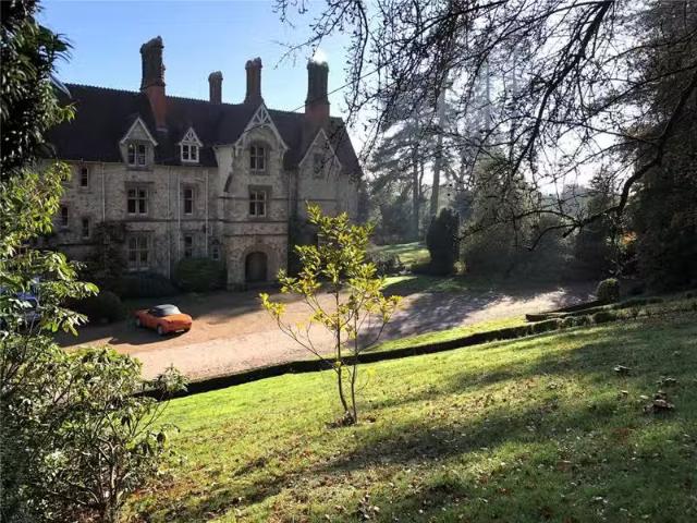 Apartment for rent in Littlecote, West Sussex