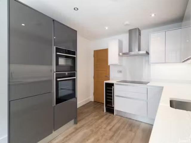 Apartment for rent in Tenby, Wales