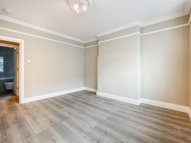 Apartment for rent in Cat Hill, England