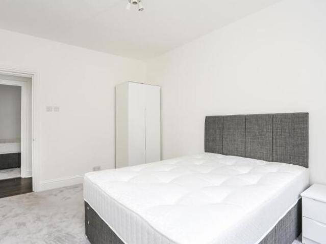 Apartment for rent in Cat Hill, England