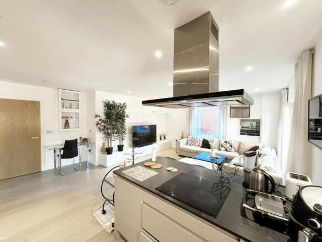 Apartment for rent in Colindale Gardens, Greater London