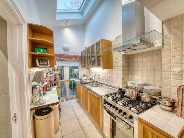 Apartment for rent in Hale End, Greater London