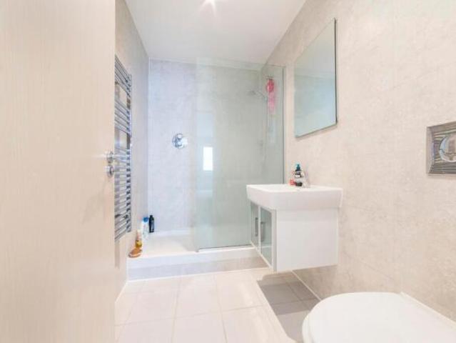 Apartment for rent in Cat Hill, England