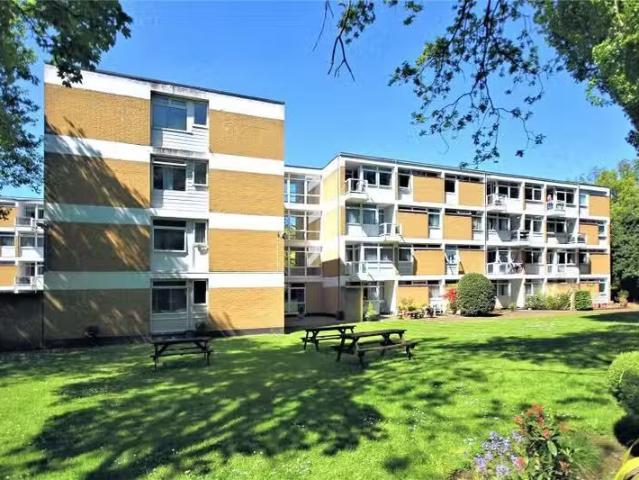 Apartment for rent in Woking, Surrey