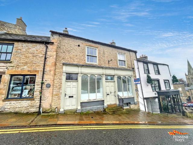 Flat for sale in Alston