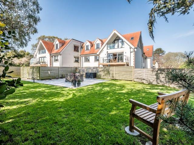 Flat for sale in Withycombe, Budlake