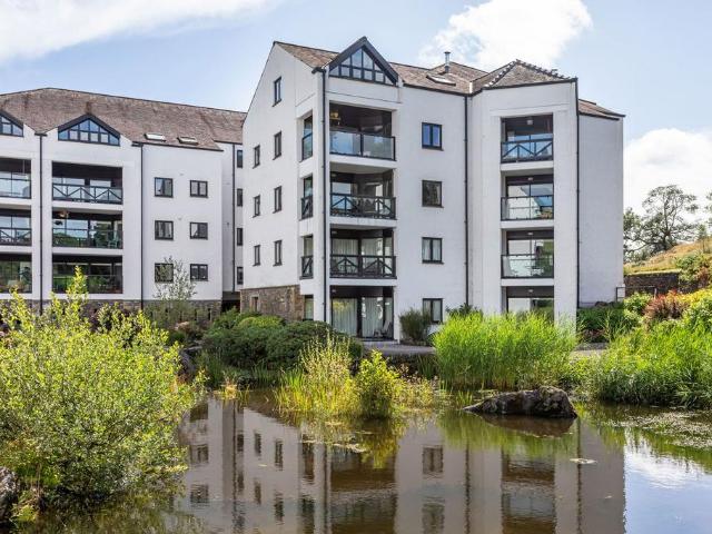 Flat for sale in Bowston