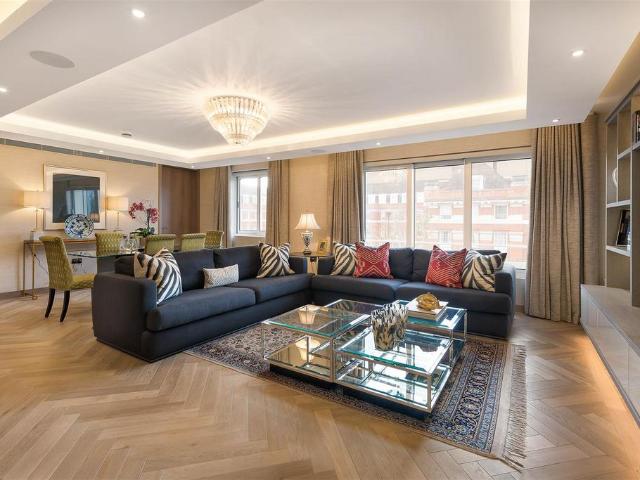Flat for sale in Knightsbridge, Greater London