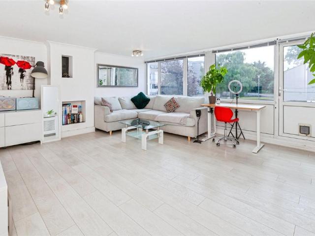 Flat for sale in Clewer Village, Windsor