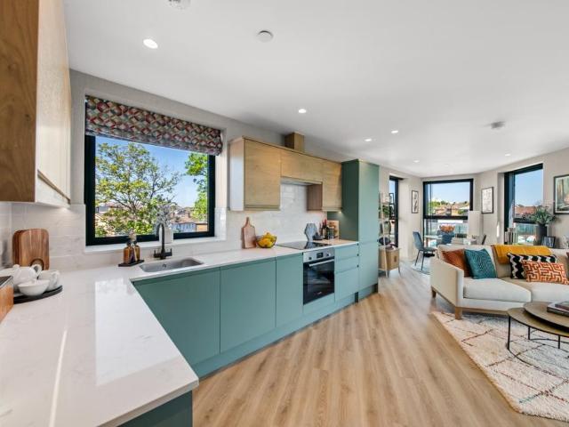 Flat for sale in London Borough of Hounslow, Greater London