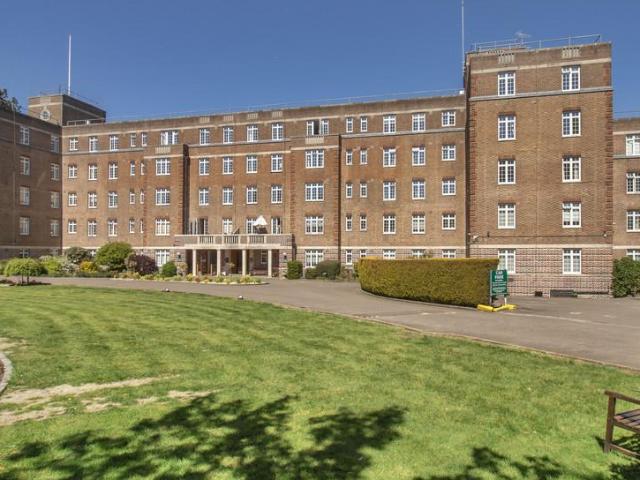 Flat for sale in Nevill Park, Sandown Park