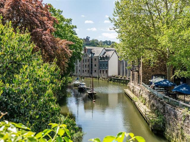 Flat for sale in Strode, Devon