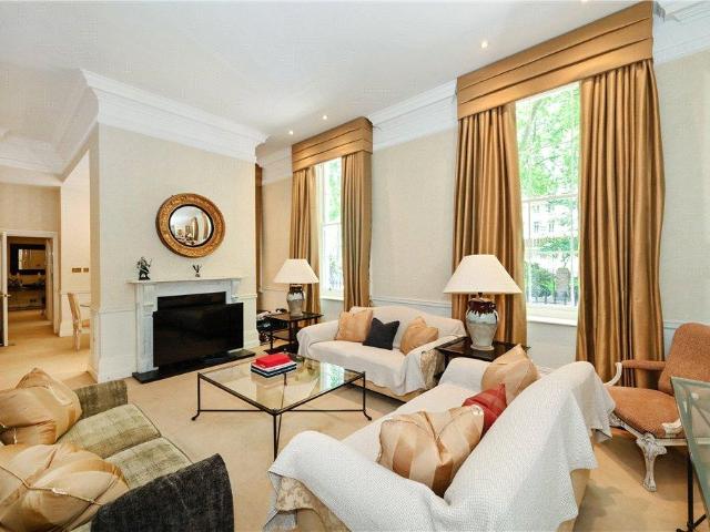 Flat for sale in Marylebone, Greater London