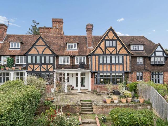 Flat for sale in Lunnon, Buckinghamshire
