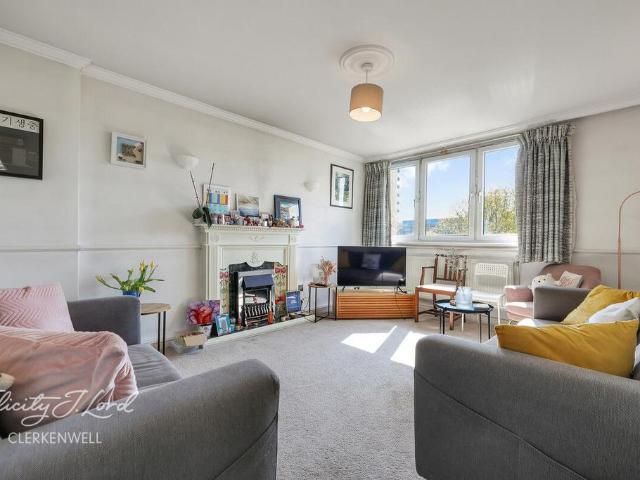 Flat for sale in Finsbury, Greater London