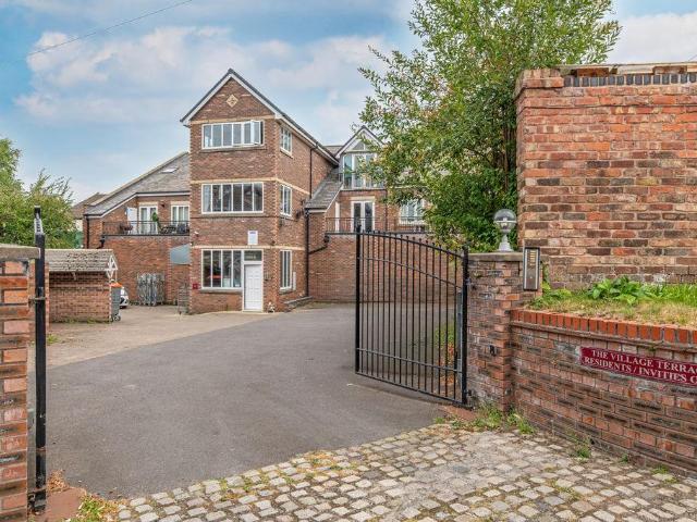 Flat for sale in Stockton Heath, Warrington