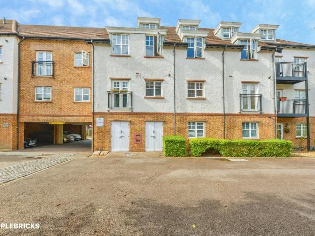 Flat for sale in Jackmans Estate, Letchworth