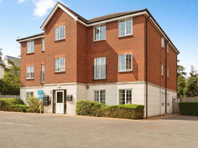 Flat for sale in Elmfield, Leicestershire