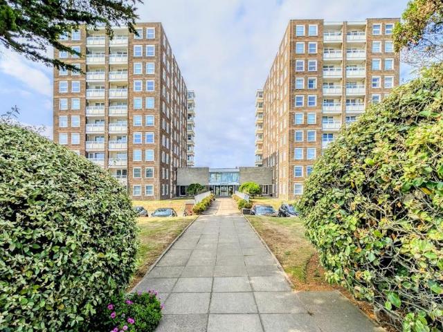 Flat for sale in West Worthing, Worthing