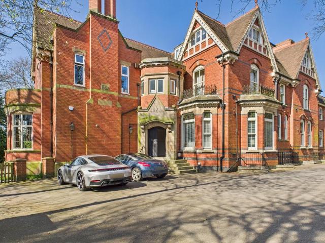 Flat for sale in Sutton Coldfield, West Midlands