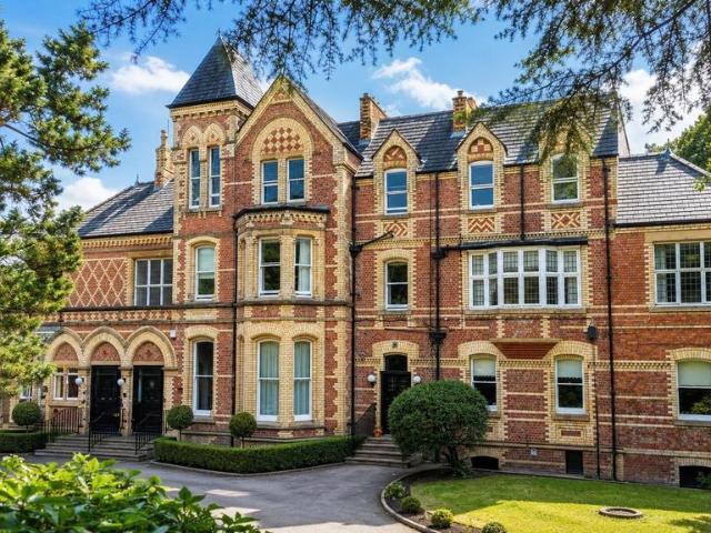 Flat for sale in Altrincham, Trafford