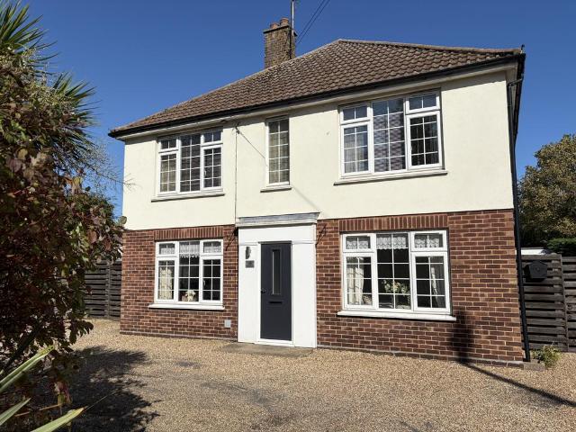 Flat for sale in Walton, Eastbridge