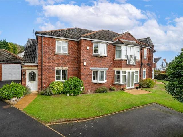 Flat for sale in Alwoodley, West Yorkshire
