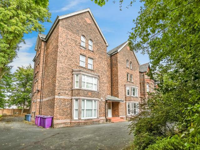 Flat for sale in Calderstones