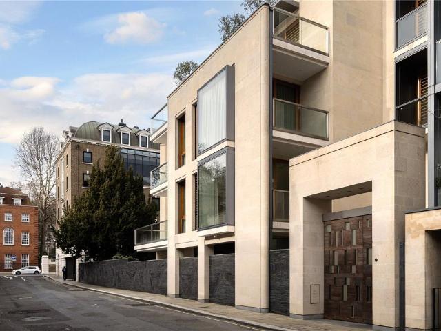 Flat for sale in Belgravia, Greater London