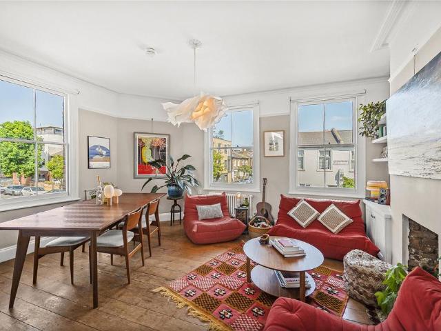 Flat for sale in East Dulwich, Greater London