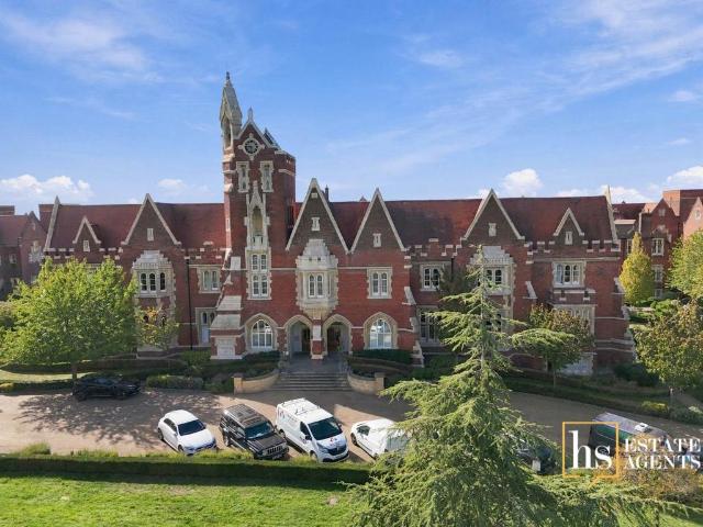 Flat for sale in The Galleries, Brentwood