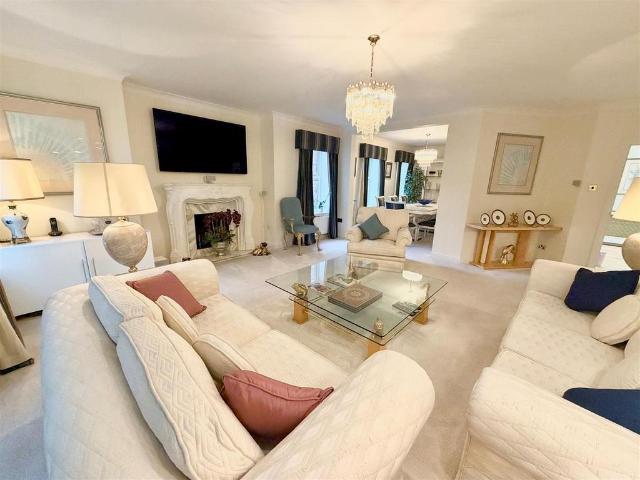 Flat for sale in Altrincham, Trafford