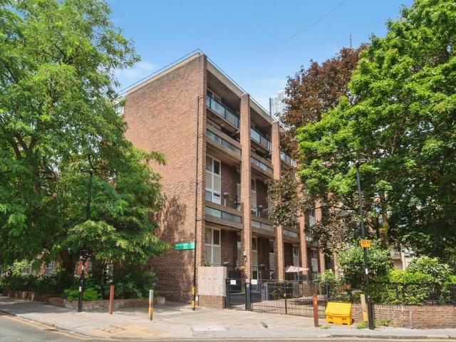 Flat for sale in Finsbury, Greater London
