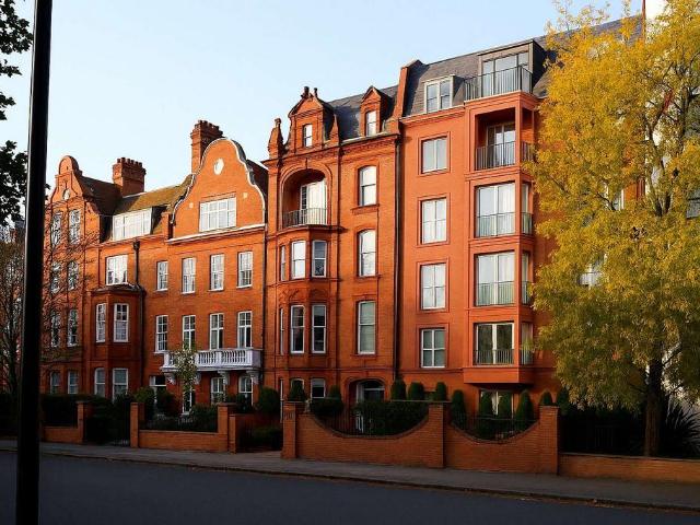 Flat for sale in Kensington, Greater London