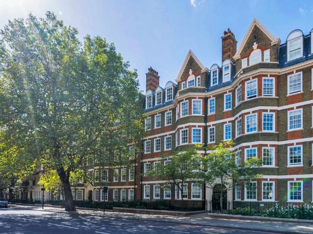 Flat for sale in St. John's Wood, Greater London