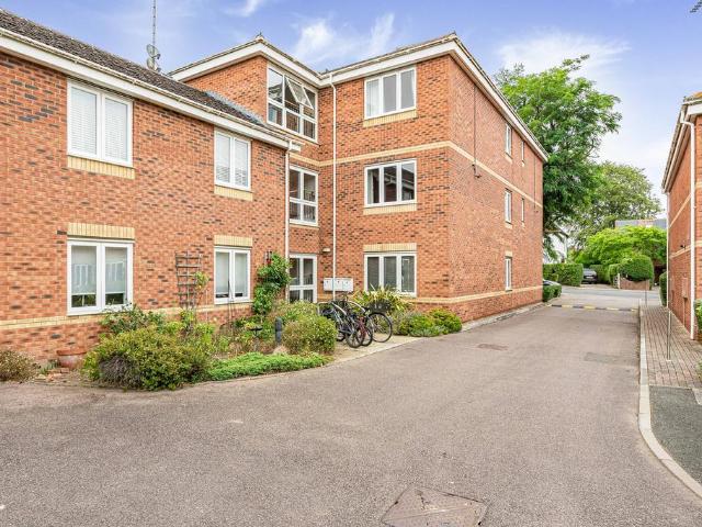 Flat for sale in Highfield, The Slade