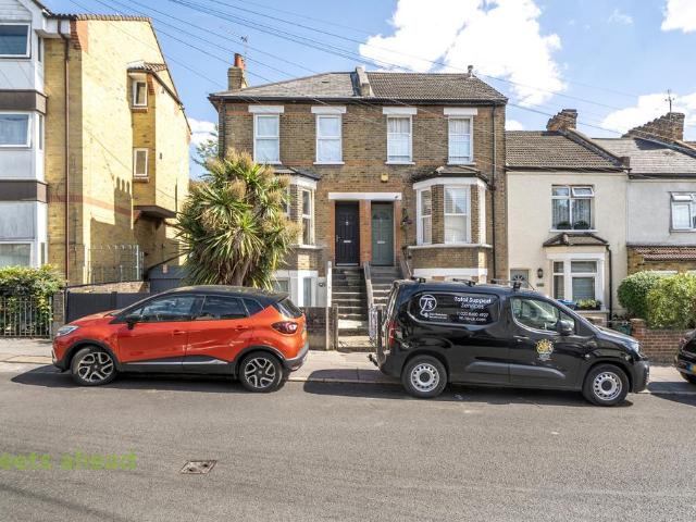 Flat for sale in London Borough of Croydon, Thornton Heath