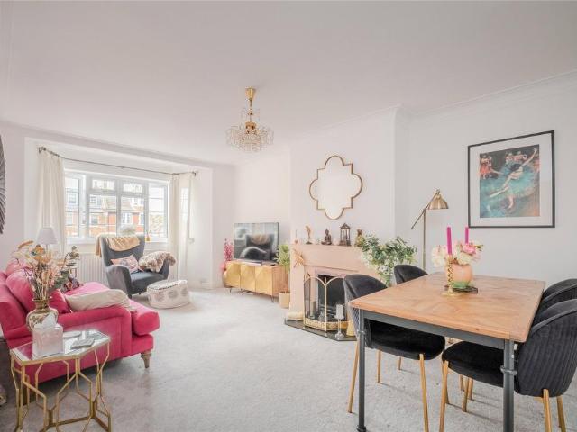 Flat for sale in London Borough of Lambeth, Greater London