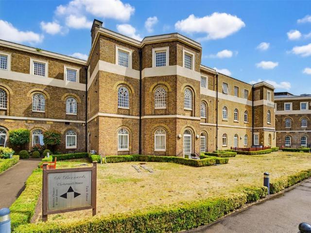 Flat for sale in London Borough of Ealing, Hanwell