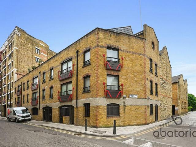 Flat for sale in Wapping, Greater London