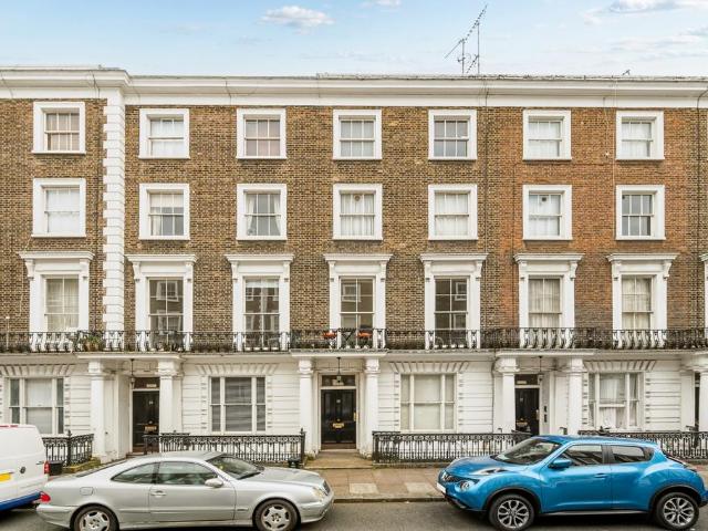 Flat for sale in Bayswater, Greater London