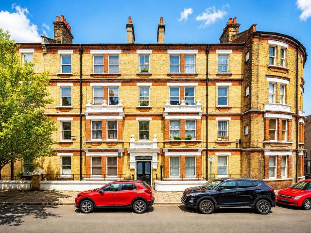 Flat for sale in Brixton, Greater London