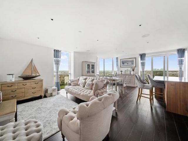 Flat for sale in Manor House, Greater London