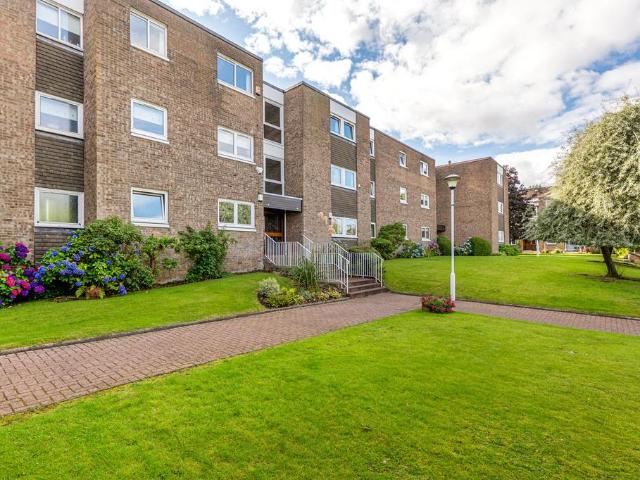Flat for sale in Bearsden, Scotland